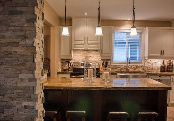 Kitchen with breakfast island Kitchen with breakfast island